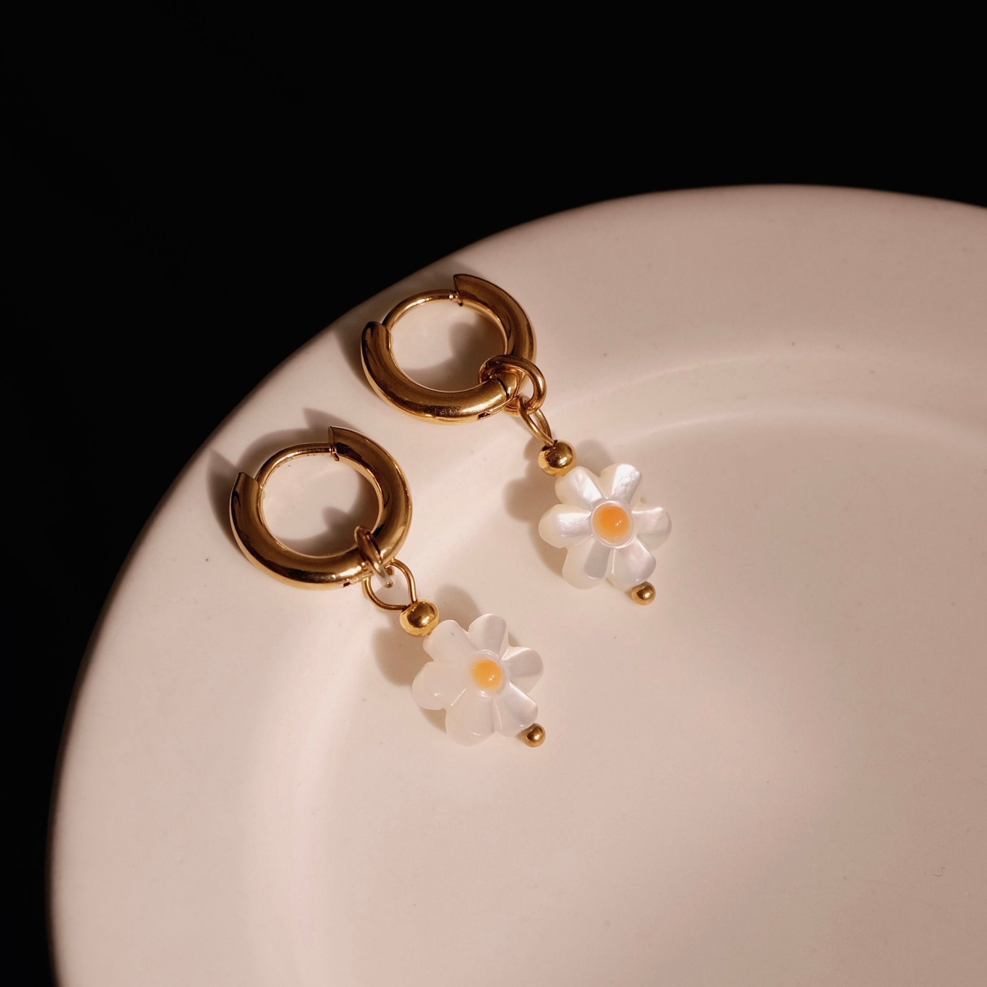 Little Daisy Flower White Cat Evil Eye Fish Charmed Huggie Hoop Earrings in Real Sea Shell,  Detachable Mother of Pearl Charm