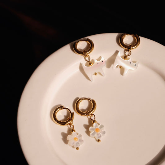 Little Daisy Flower White Cat Evil Eye Fish Charmed Huggie Hoop Earrings in Real Sea Shell,  Detachable Mother of Pearl Charm