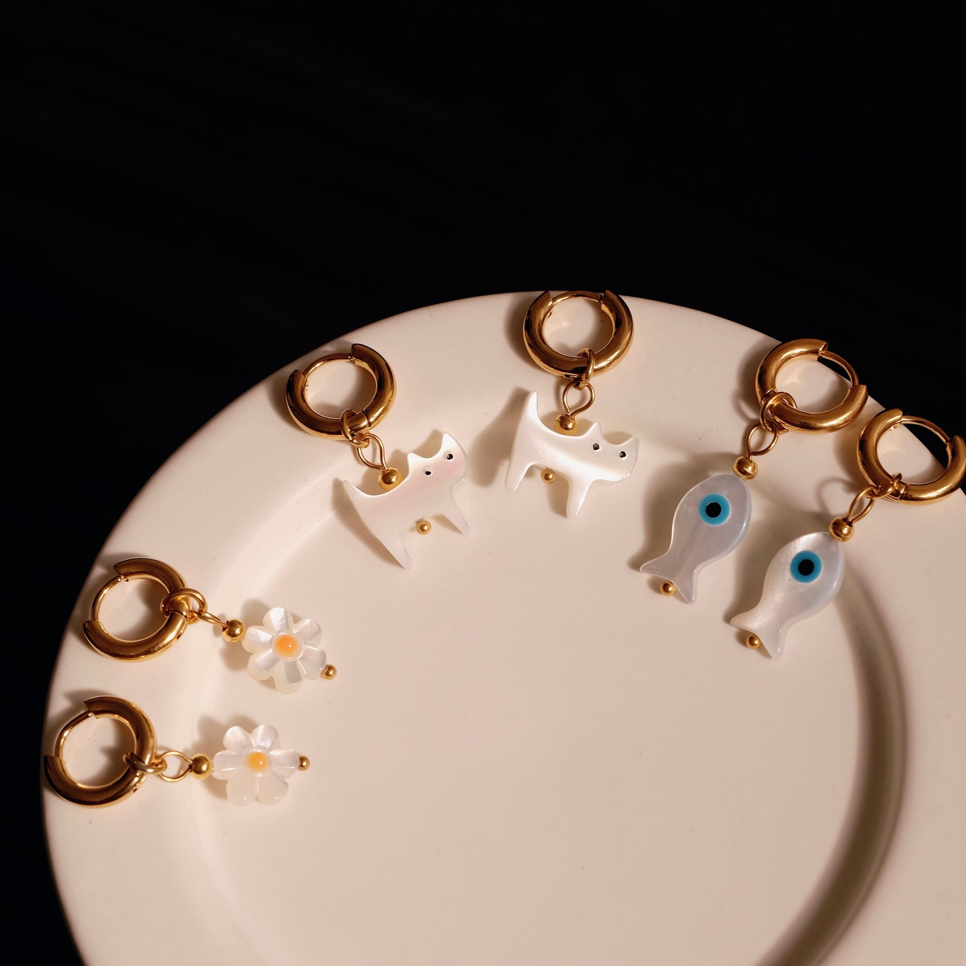 Little Daisy Flower White Cat Evil Eye Fish Charmed Huggie Hoop Earrings in Real Sea Shell,  Detachable Mother of Pearl Charm