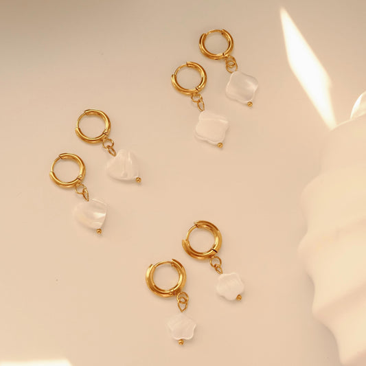 Dainty mother of pearl heart earrings, Clover flower earrings, 18k gold dangle earrings, Minimalism earrings, Heart jewelry, 