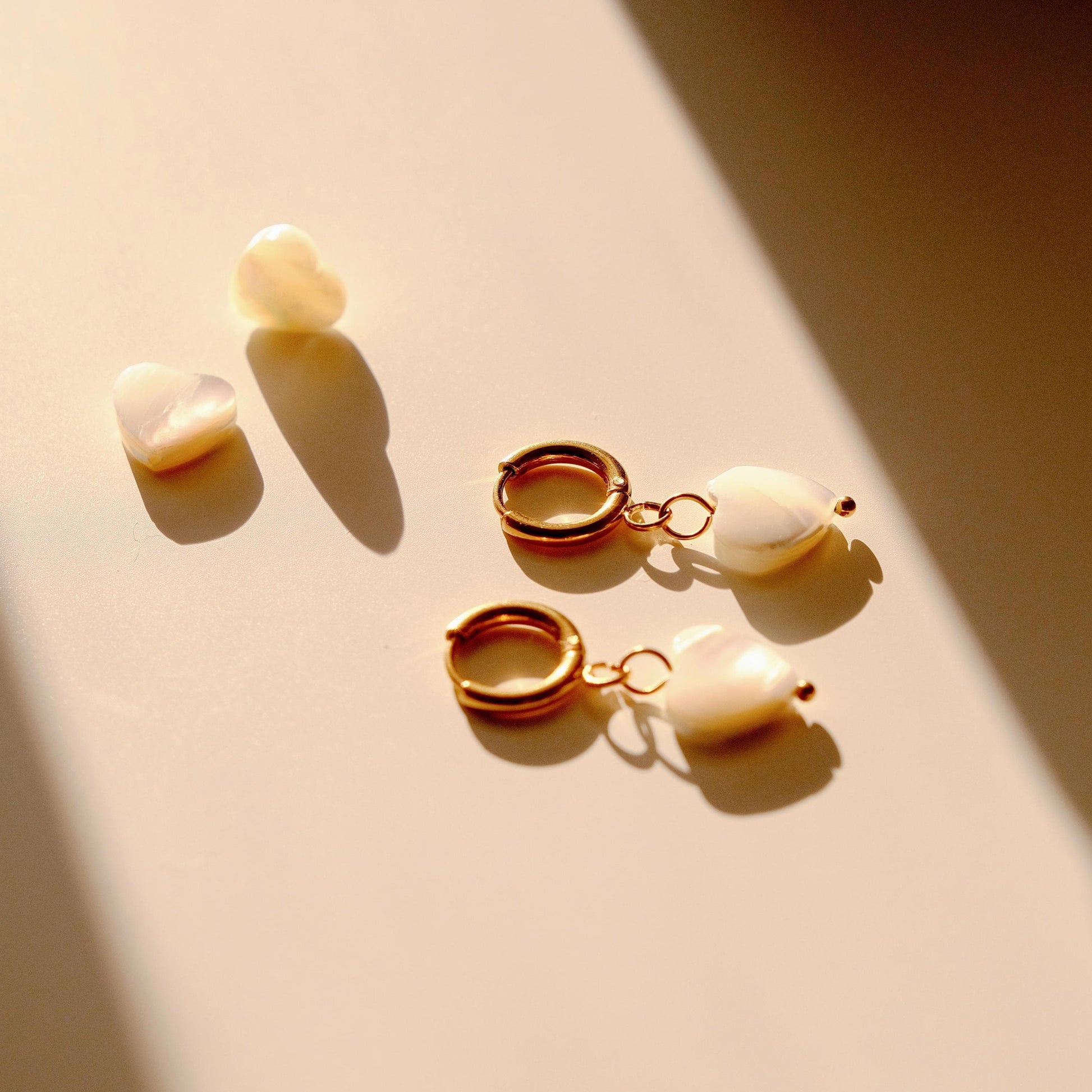 Dainty mother of pearl heart earrings, Clover flower earrings, 18k gold dangle earrings, Minimalism earrings, Heart jewelry, 