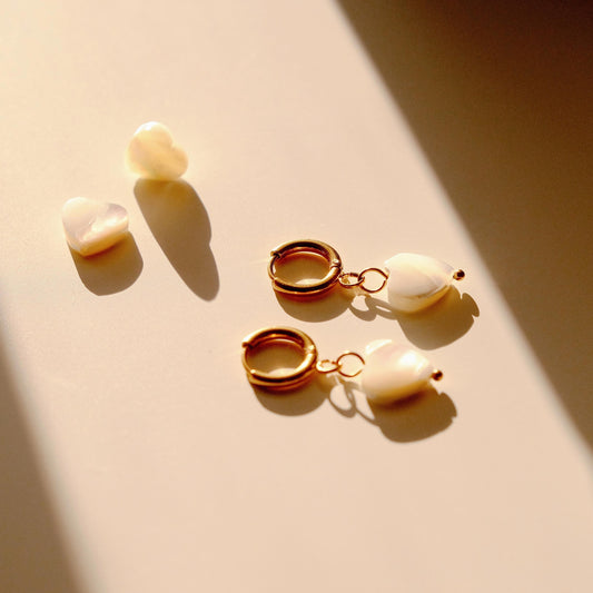 Dainty mother of pearl heart earrings, Clover flower earrings, 18k gold dangle earrings, Minimalism earrings, Heart jewelry, 