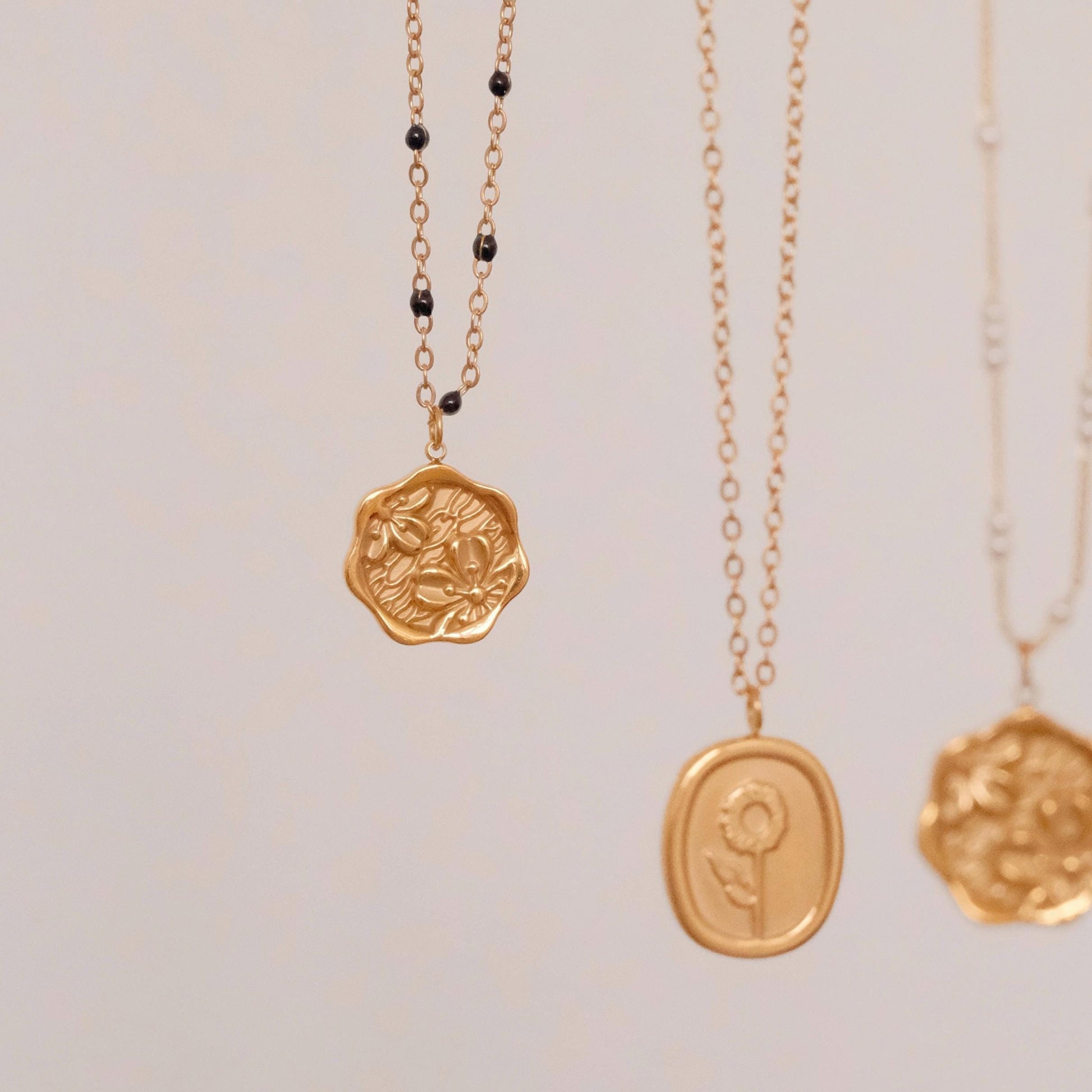 Gold filled birth month flower necklace, Waterproof gold necklace, Family necklace for women, Gold oval pendant necklace, Bri